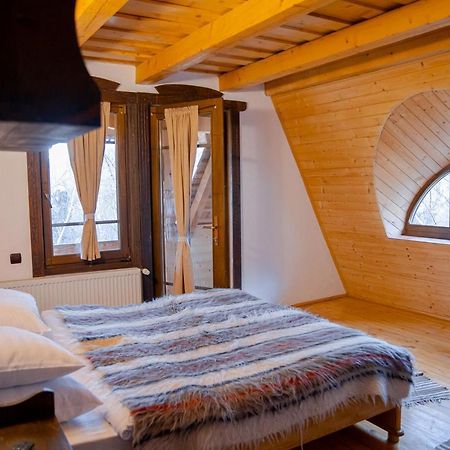 Conacul Drahneilor Otel Ruscova Dış mekan fotoğraf