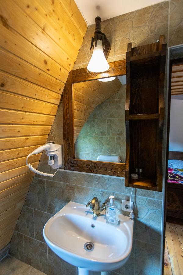 Conacul Drahneilor Otel Ruscova Dış mekan fotoğraf
