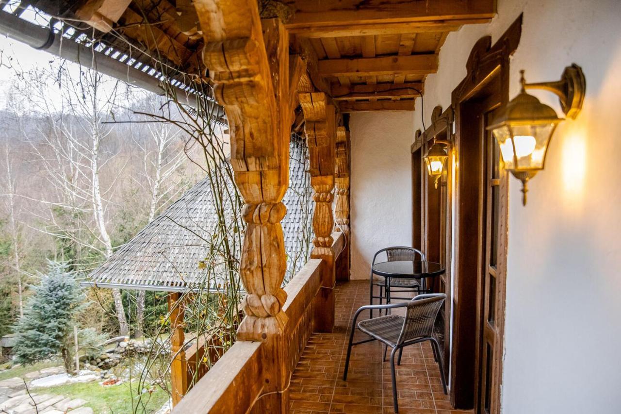 Conacul Drahneilor Otel Ruscova Dış mekan fotoğraf