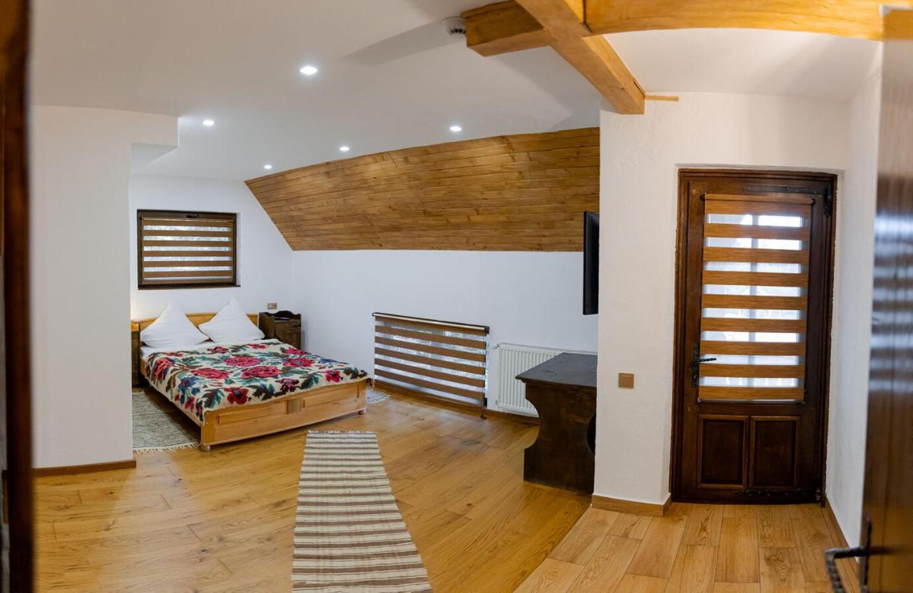 Conacul Drahneilor Otel Ruscova Dış mekan fotoğraf