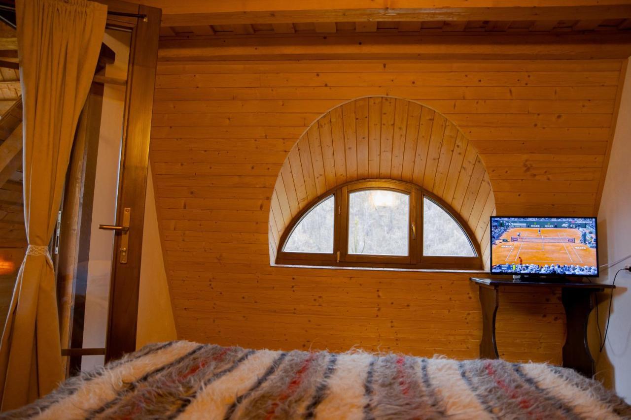 Conacul Drahneilor Otel Ruscova Dış mekan fotoğraf