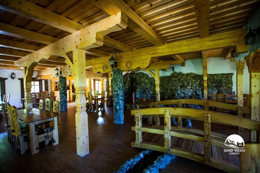 Conacul Drahneilor Otel Ruscova Dış mekan fotoğraf